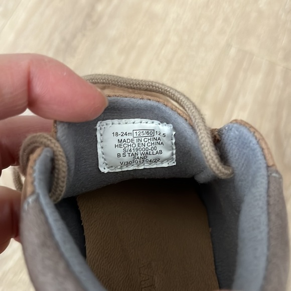 NEW Old Navy Dressy Tan Shoes with Soft Soles (18-24 mos) - Picture 5 of 7
